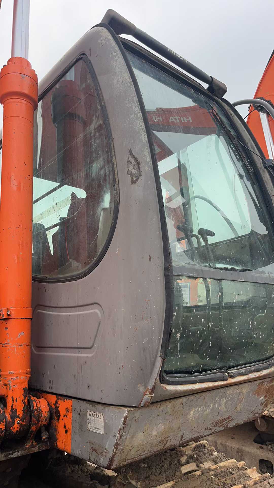 Used Hitachi ZAXIS200 Excavator 2016 Model / 6