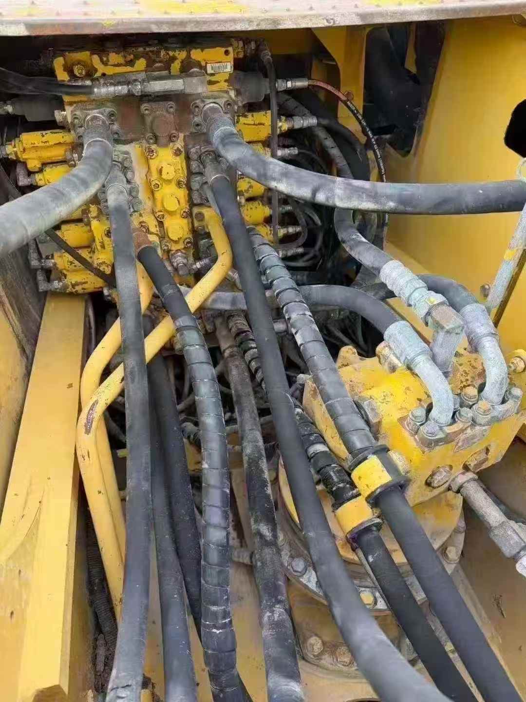 Used Komatsu PC200-8 Excavator 2011 Model / 6