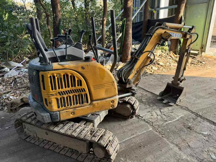 Buy Kato 18VX-N Used Excavator / 1