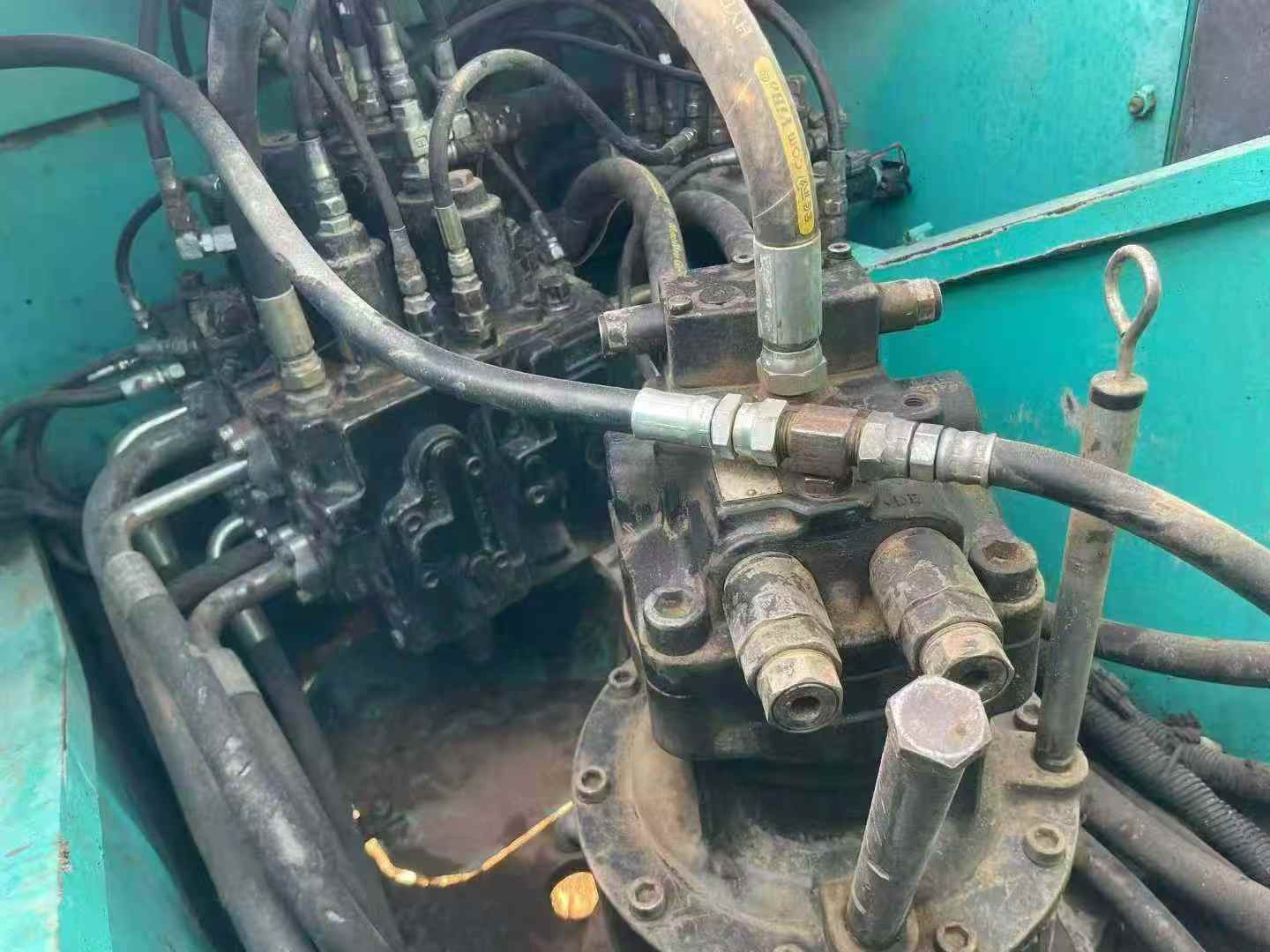 Used Kobelco SK210 Excavator 2011 Model / 6