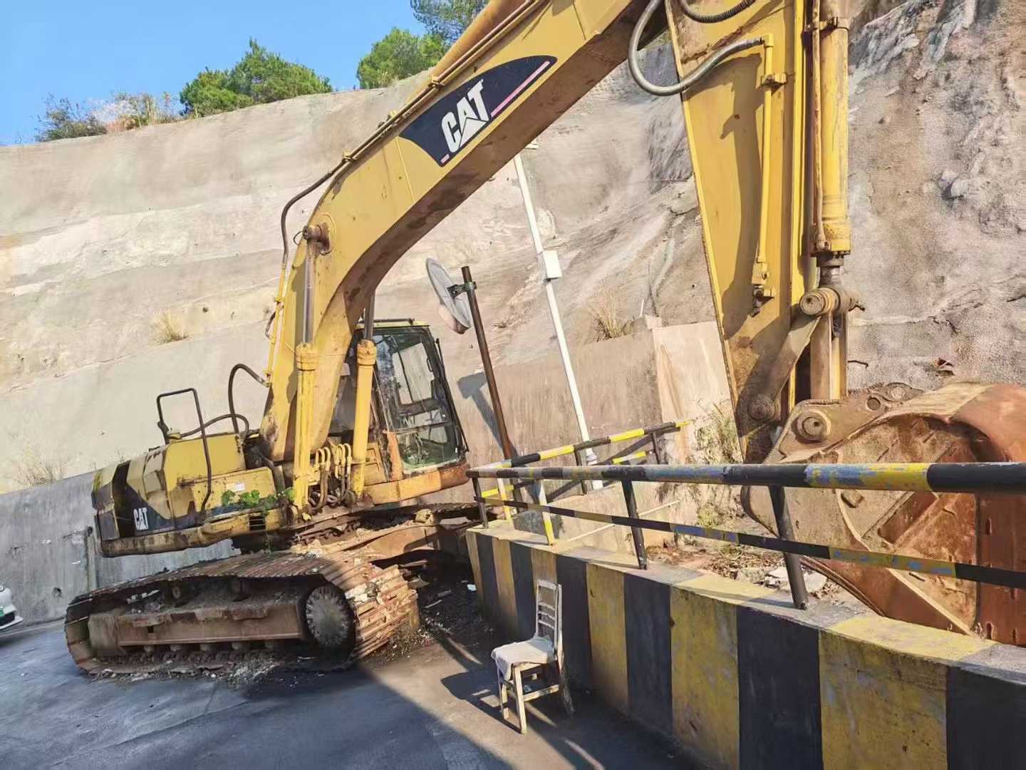 Used Caterpillar 320V2 Excavator 2016 Model / 3