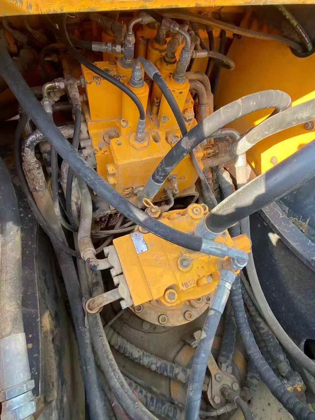 Used Hyundai R215-7 Excavator 2011 Model / 7