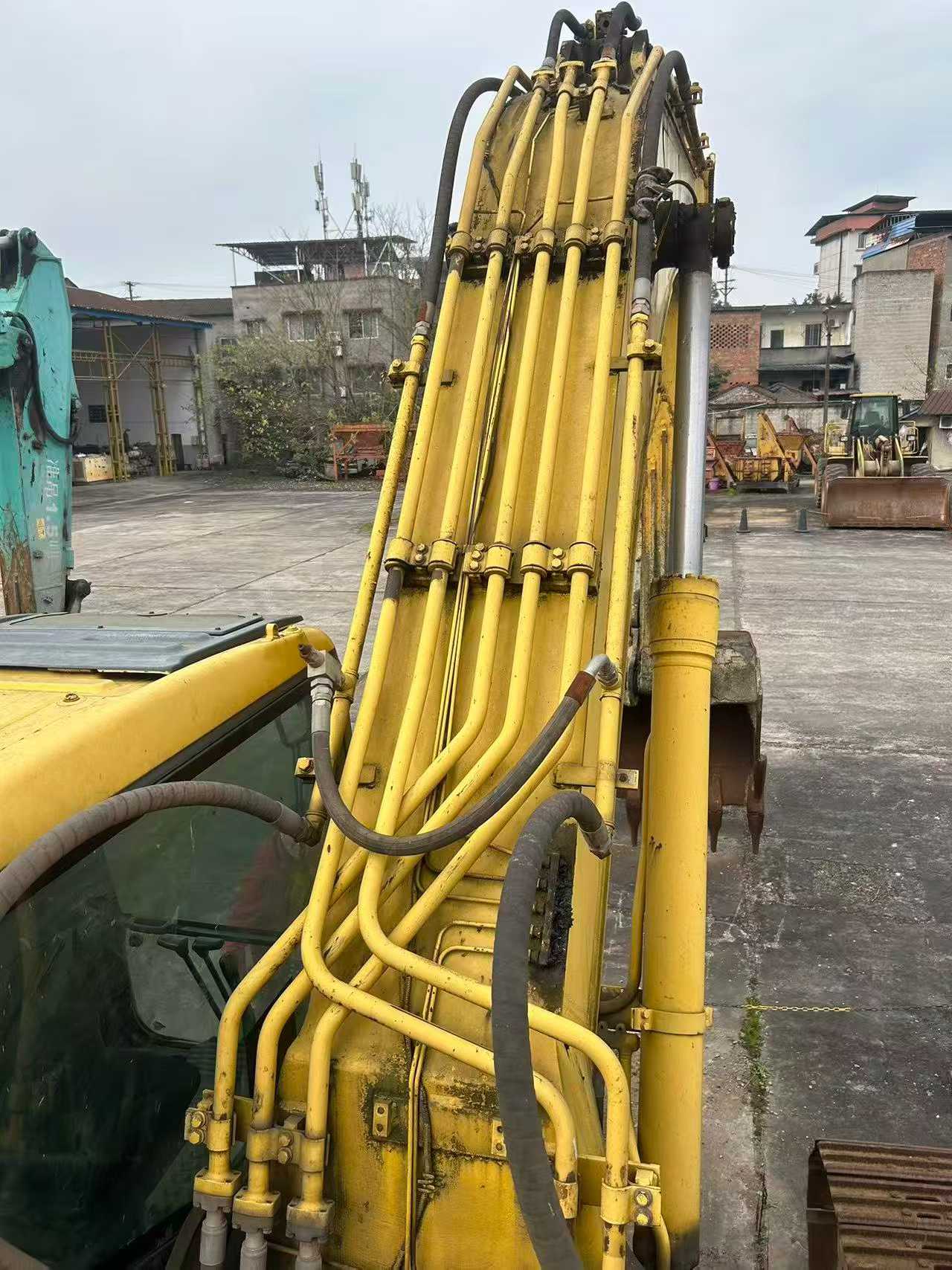 Used Komatsu PC300 Excavator 2012 Model / 4