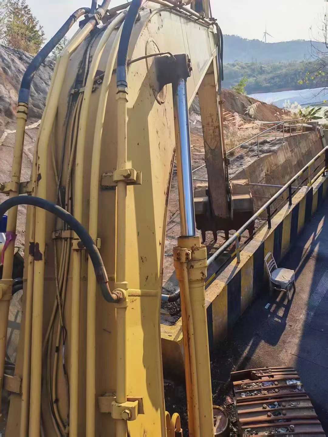 Used Caterpillar 320V2 Excavator 2016 Model / 8