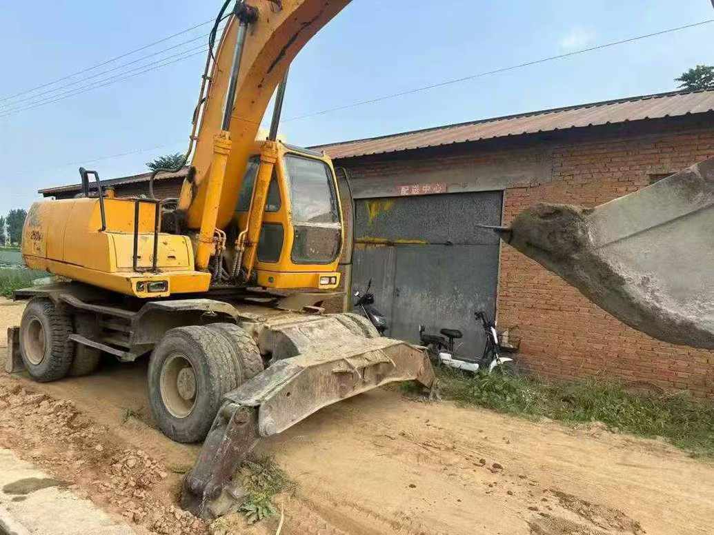 Used Hyundai R210WVS Excavator 2016 Model / 2