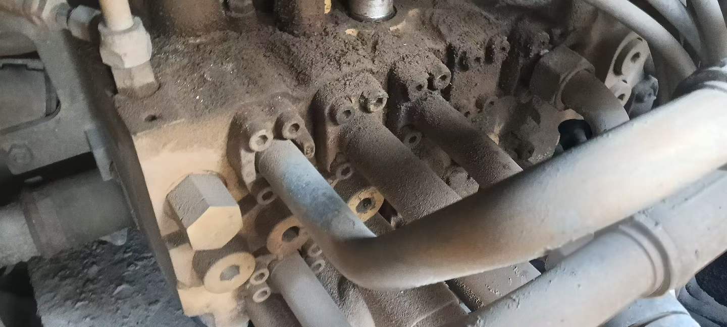 Used Caterpillar 329EL Excavator 2010 Model / 8