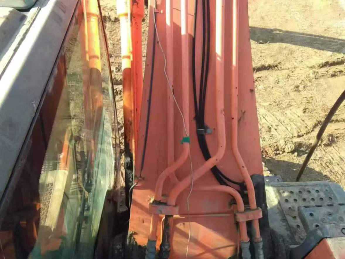 Used Hitachi ZAXIS200 Excavator 2010 Model / 5
