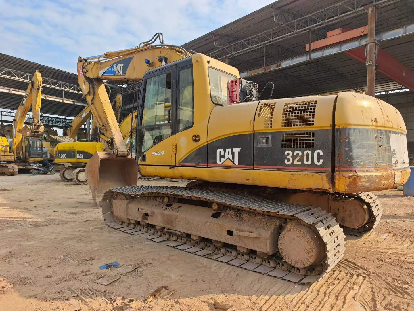 Used Caterpillar 320CL Excavator 2016 Model / 3