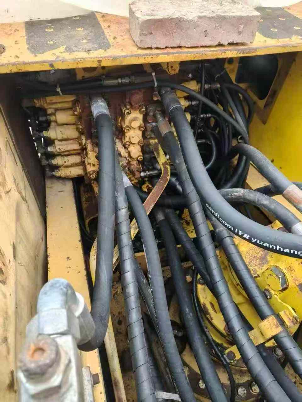 Used Komatsu PC220-8 Excavator 2016 Model / 8