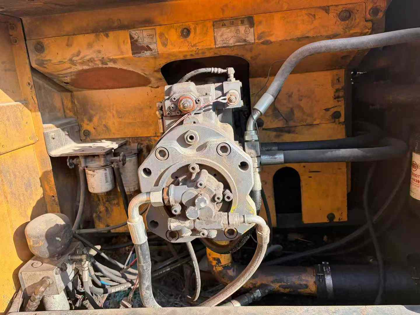 Used Hyundai R485LVS Excavator 2016 Model / 3