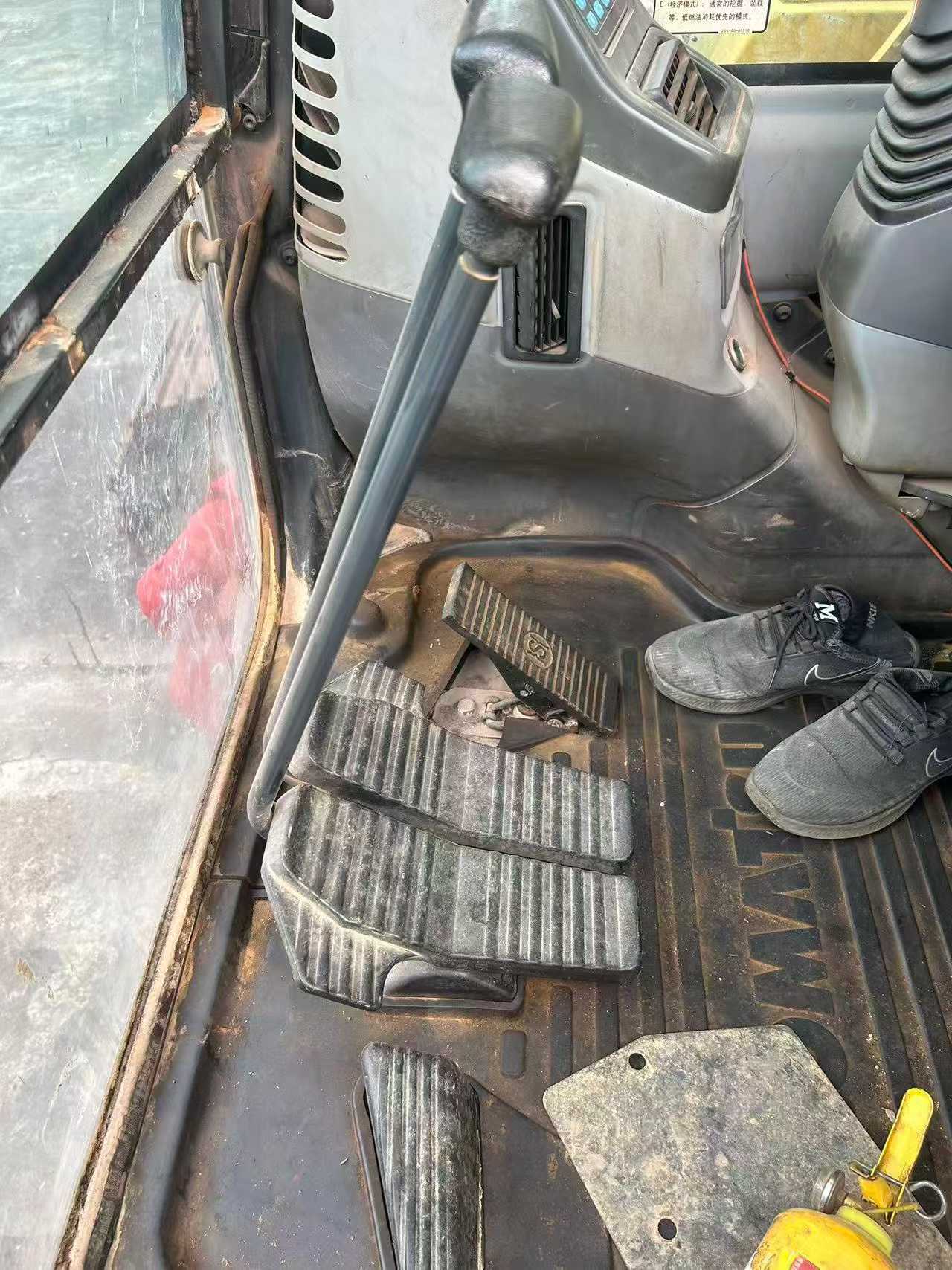 Used Komatsu PC300 Excavator 2012 Model / 8