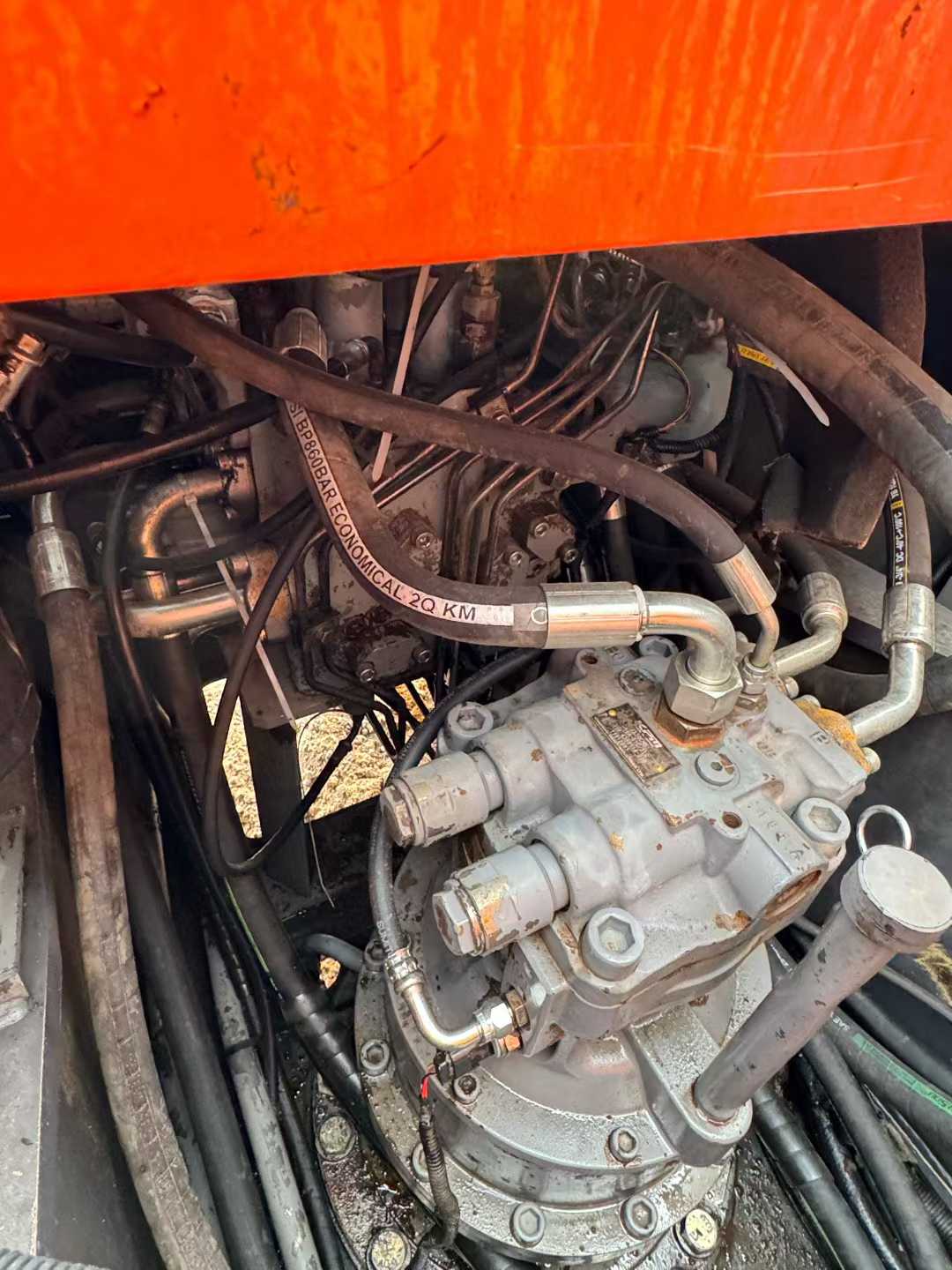 Used Hitachi ZX210-3G Excavator 2014 Model / 3