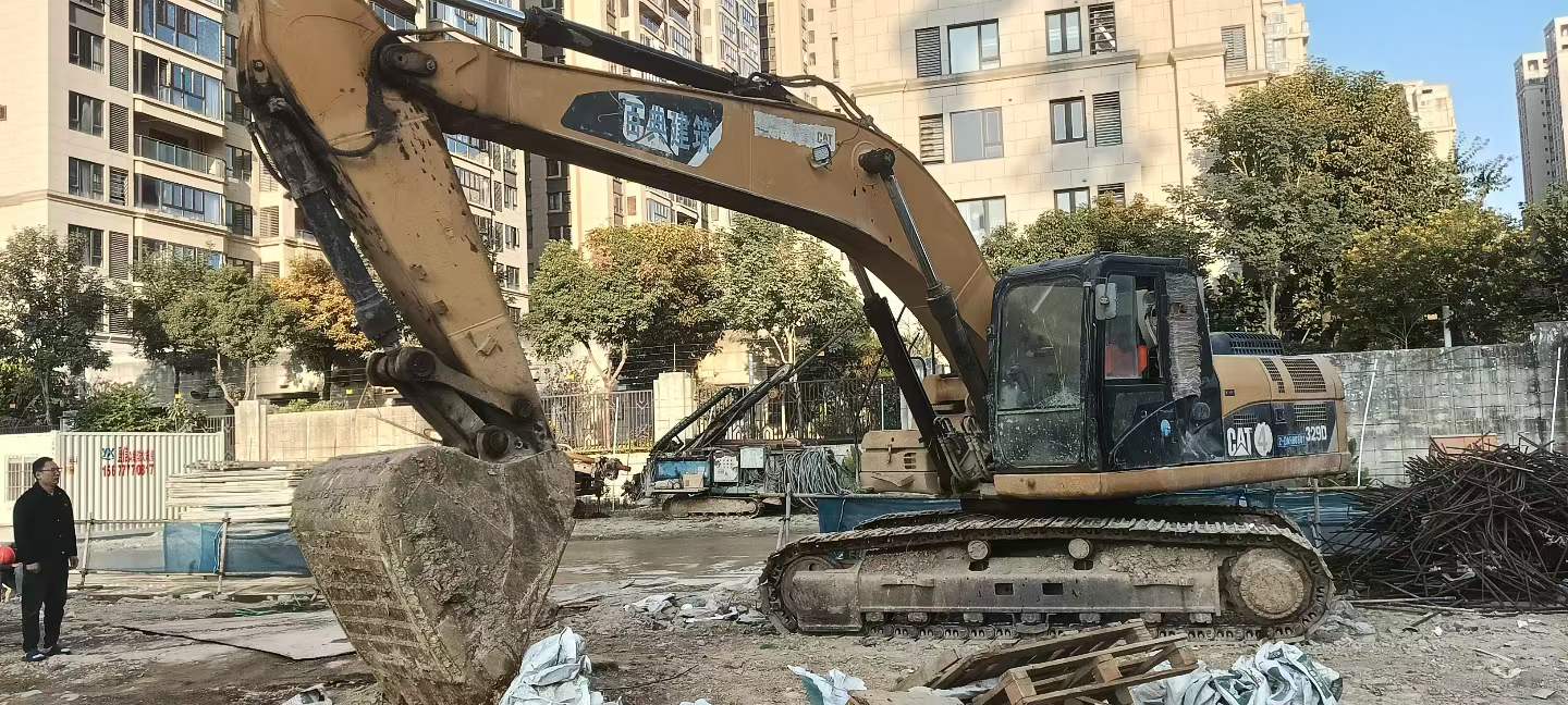 Used Caterpillar 329EL Excavator 2010 Model / 2