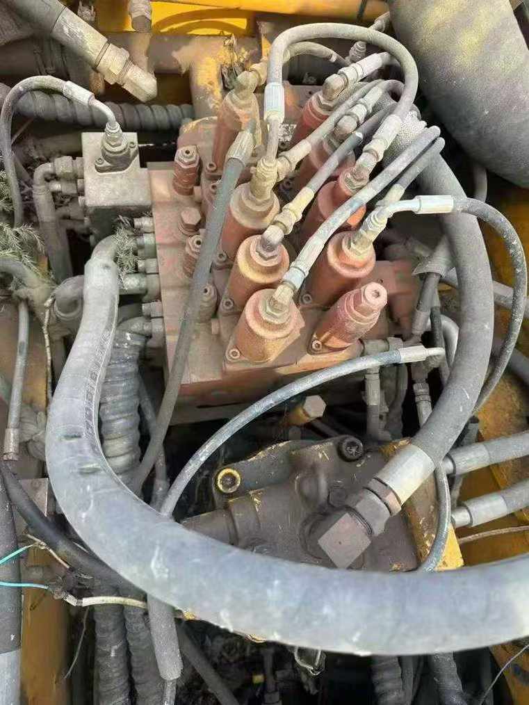 Used Hyundai R210WVS Excavator 2016 Model / 3