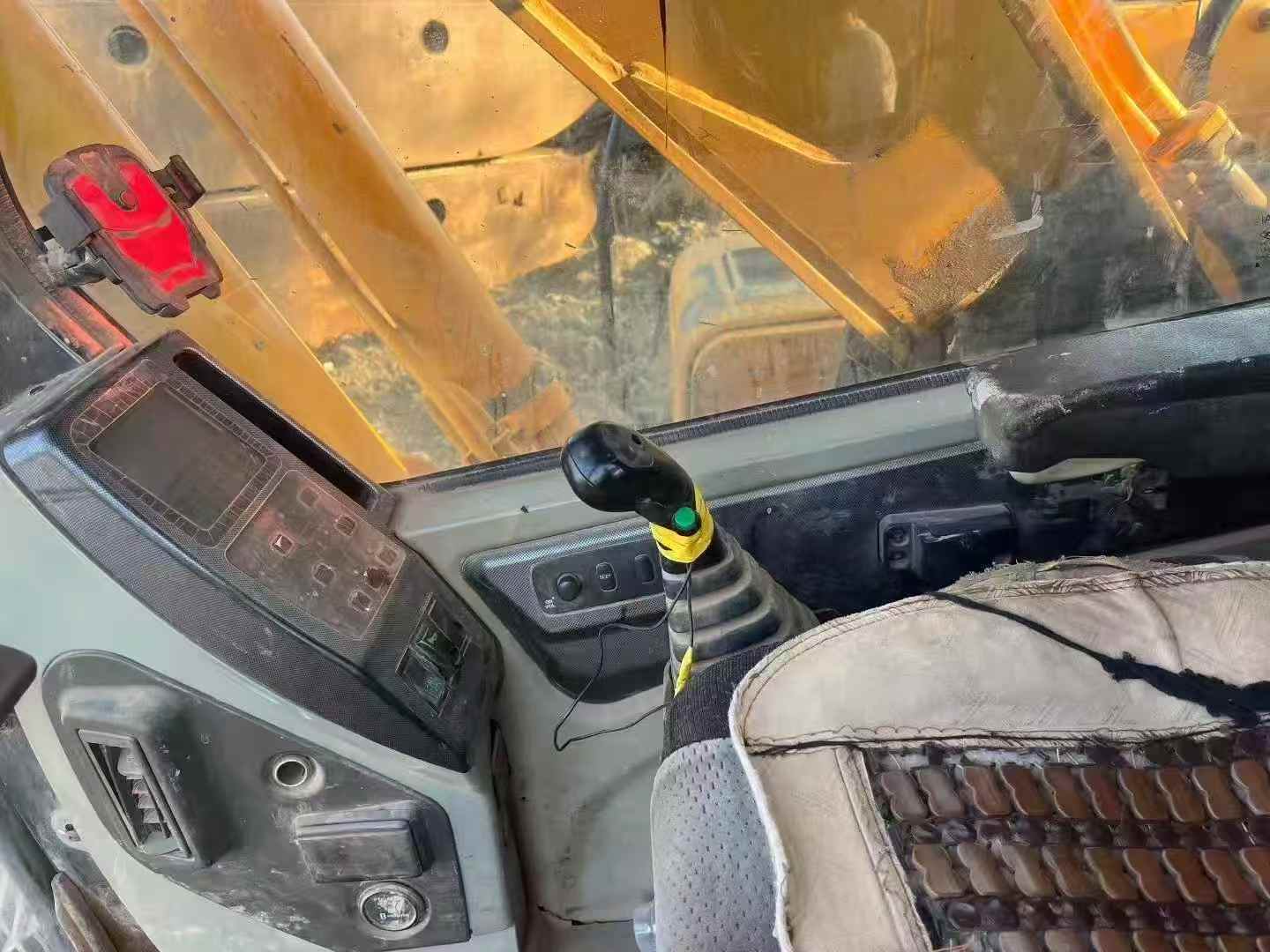 Used Hyundai R215VSN Excavator 2011 Model / 9