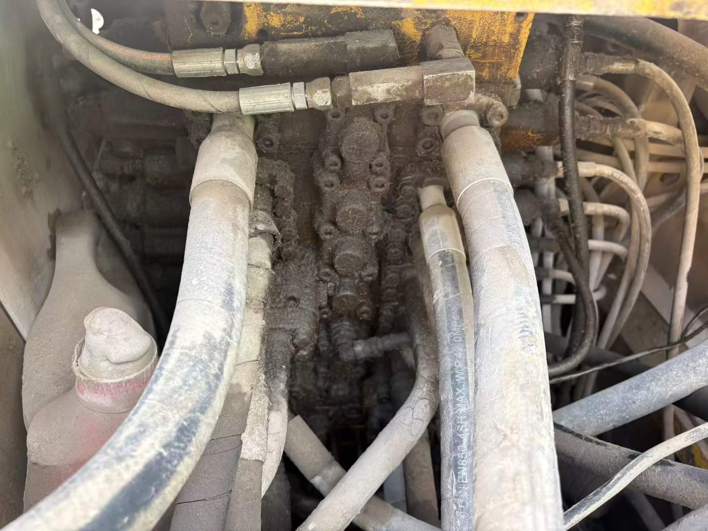 Used Komatsu PC220-8 Excavator 2016 Model / 8