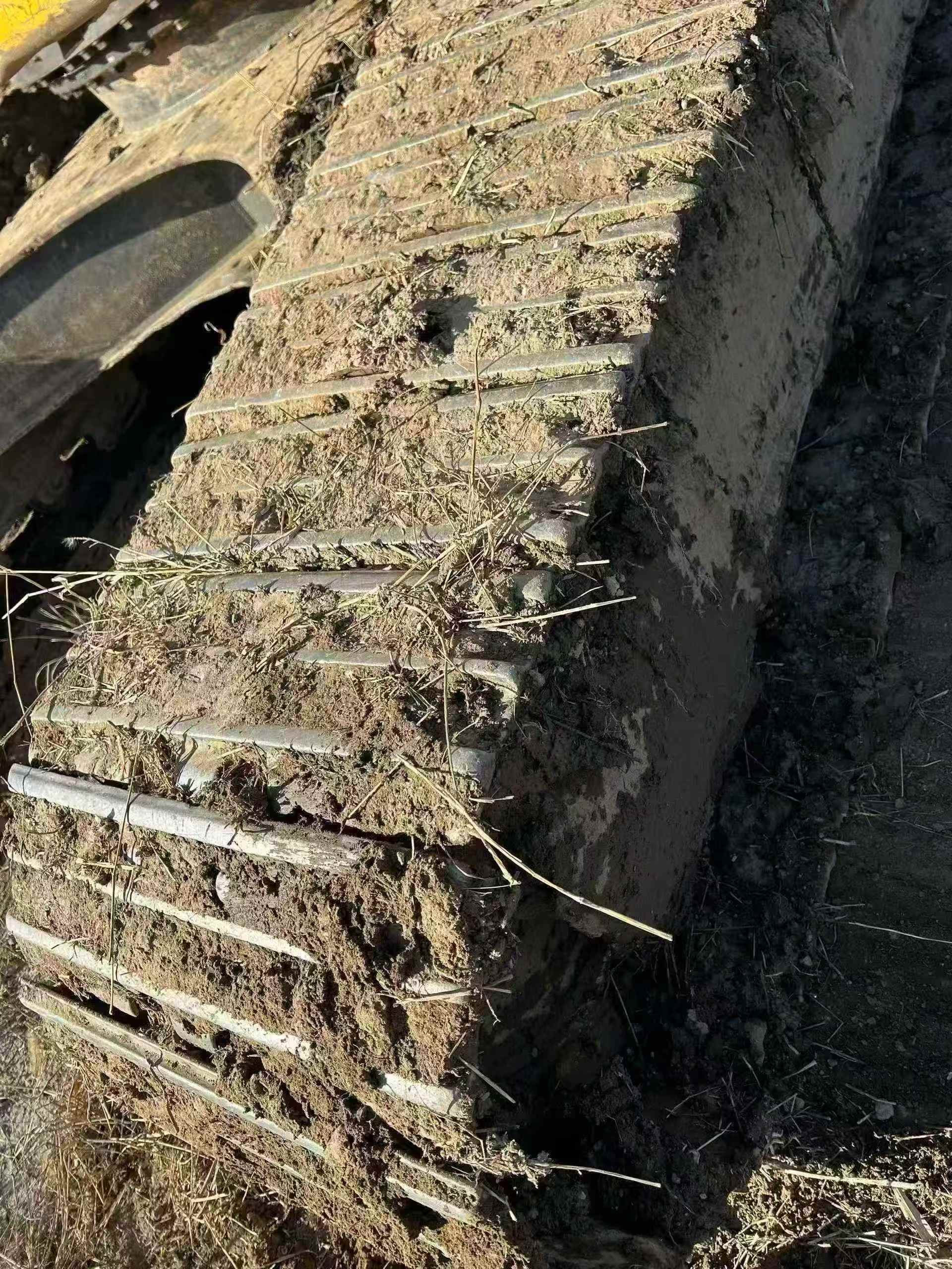 Used Komatsu HB215LC-1 Excavator 2013 Model / 7