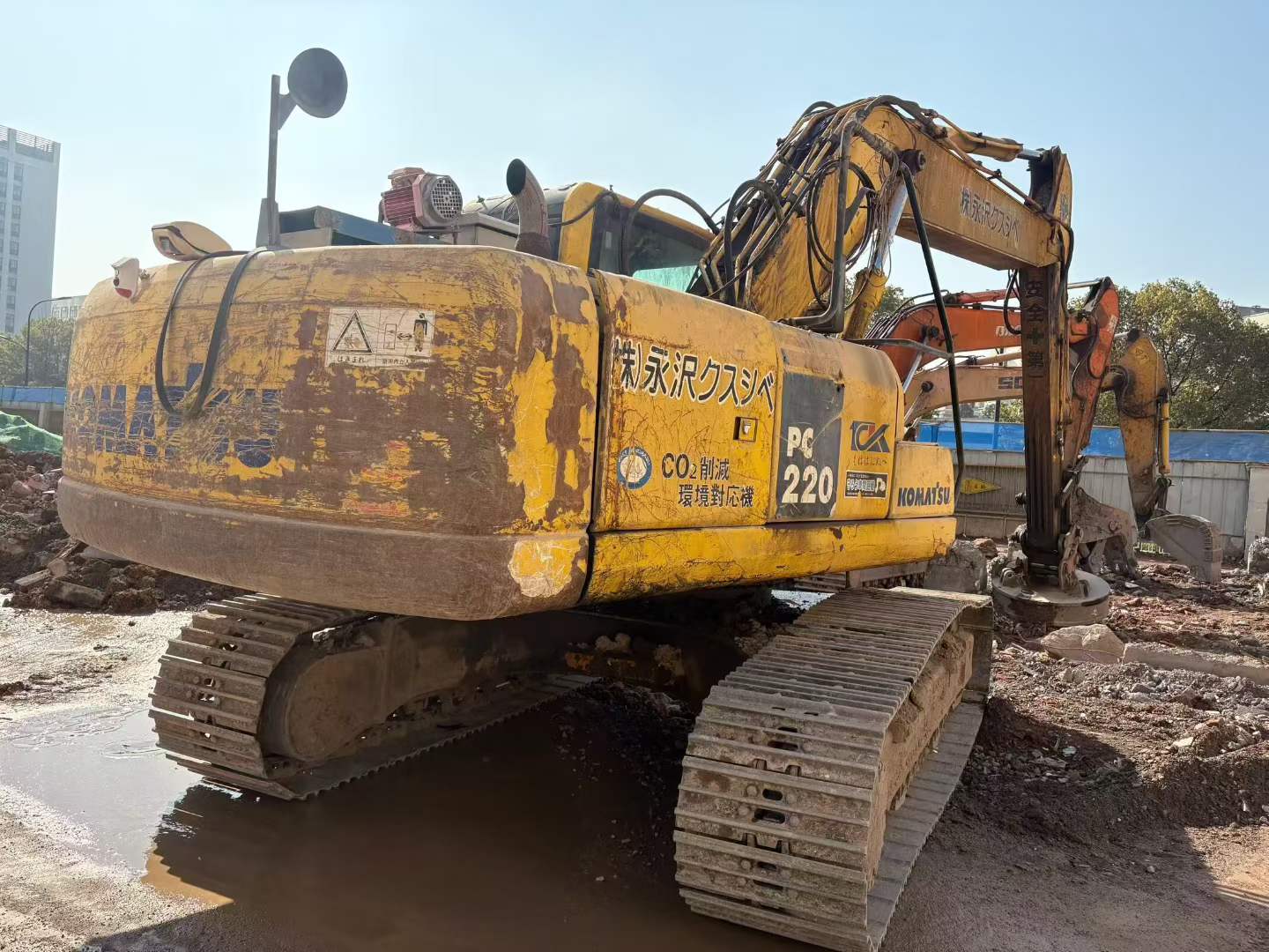 Used Komatsu PC220-8 Excavator 2016 Model / 3