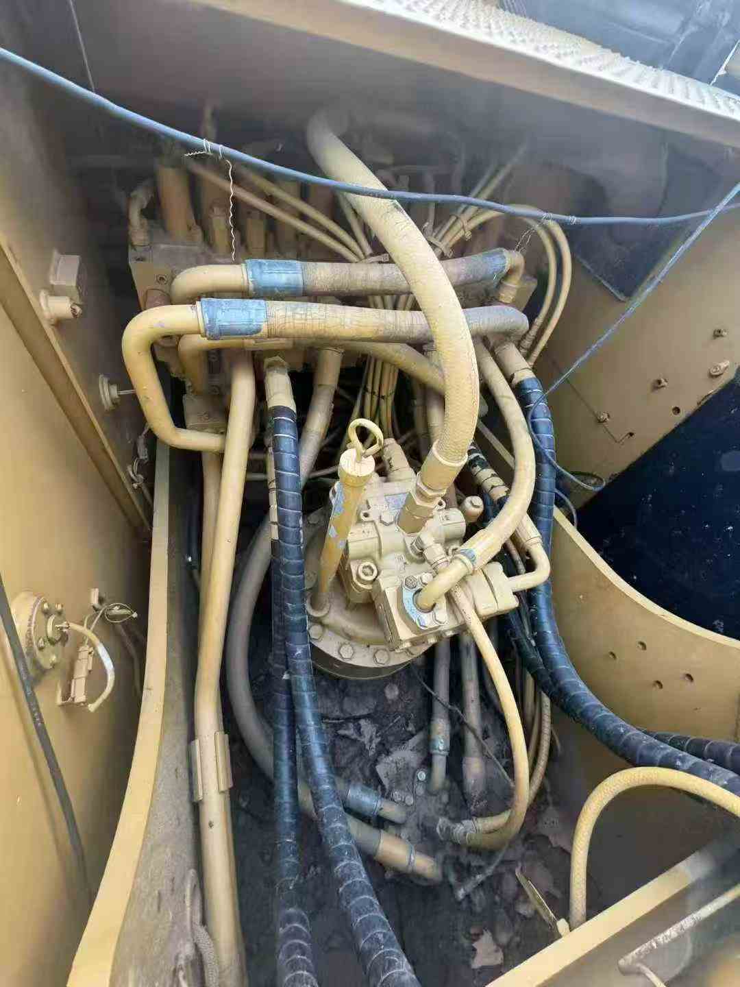 Used Caterpillar CT20 Excavator 2012 Model / 8