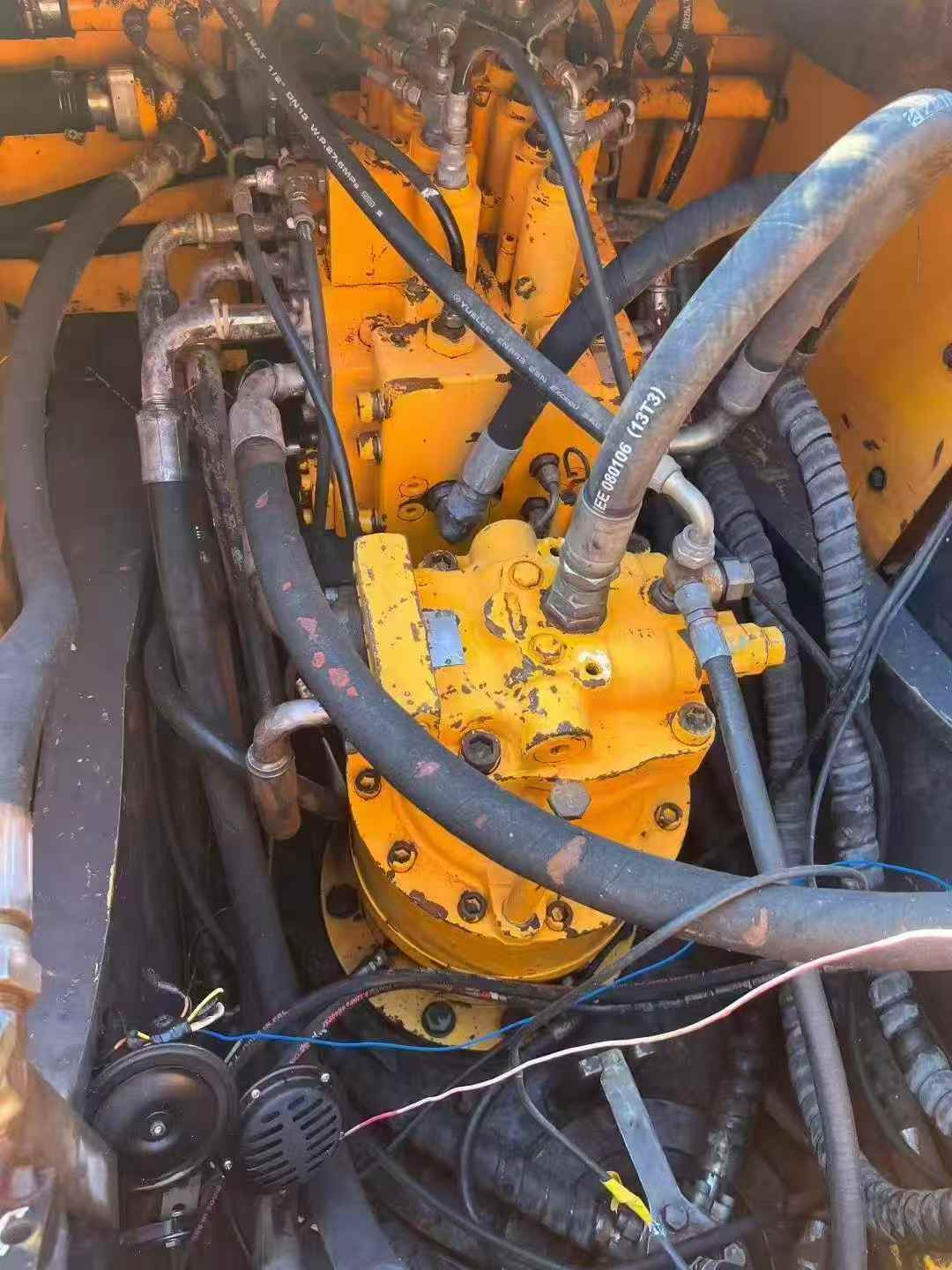 Used Hyundai R215VSN Excavator 2011 Model / 7