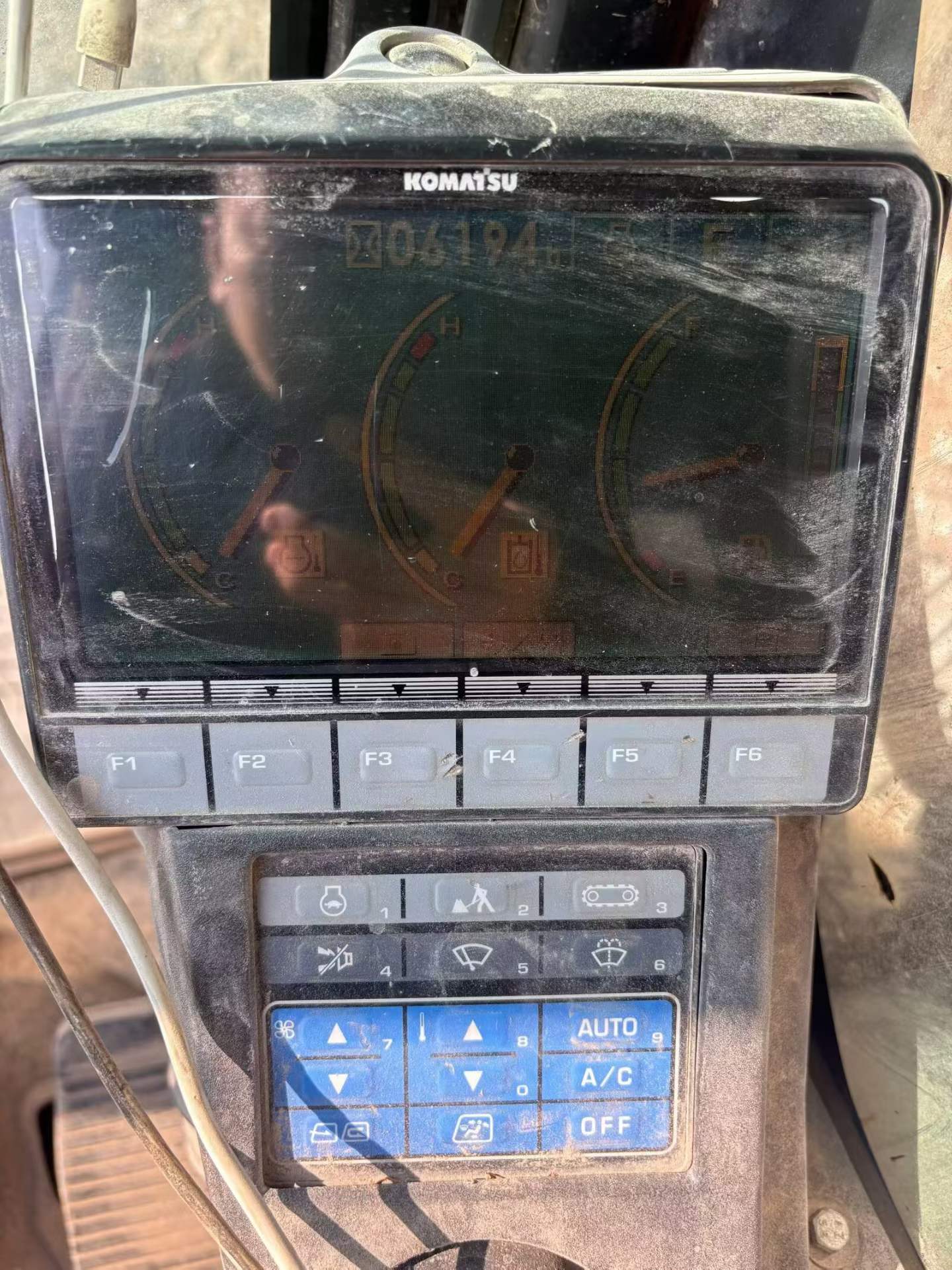 Used Komatsu PC220-8 Excavator 2016 Model / 4