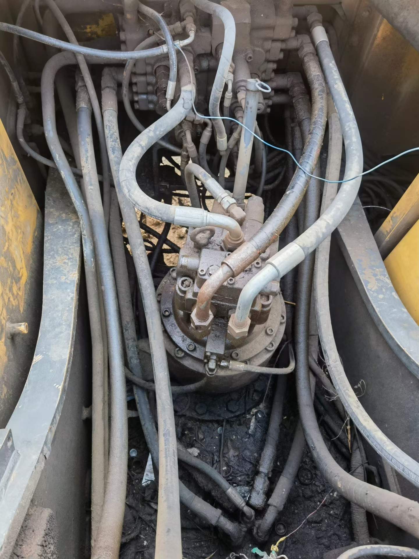 Used Volvo EW210C Excavator 2016 Model / 6