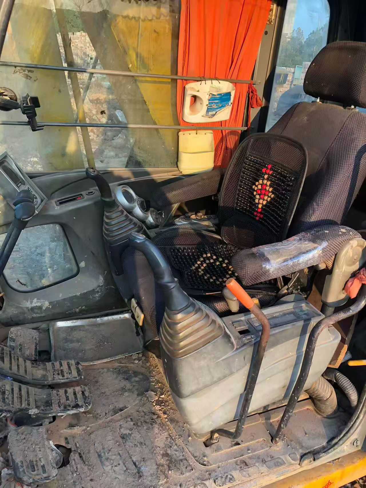 Used Kato HD820 Excavator 2012 Model / 6