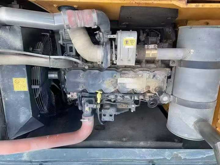 Used Hyundai R225LVS Excavator 2016 Model / 3