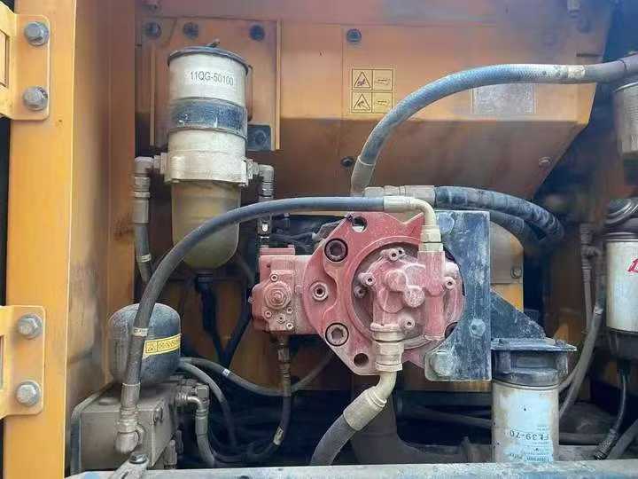 Used Hyundai R225LVS Excavator 2016 Model / 4