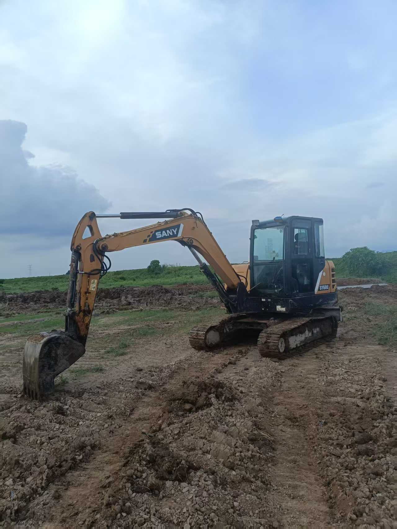 Used Sany SY60 Excavator 2016 Model / 4