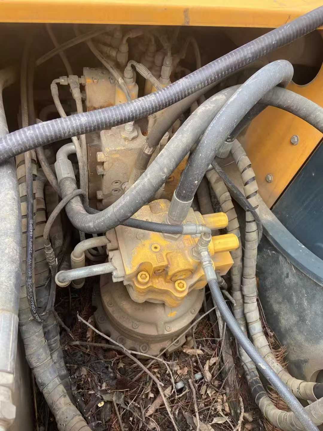 Used Hyundai R215VSN Excavator 2016 Model / 4