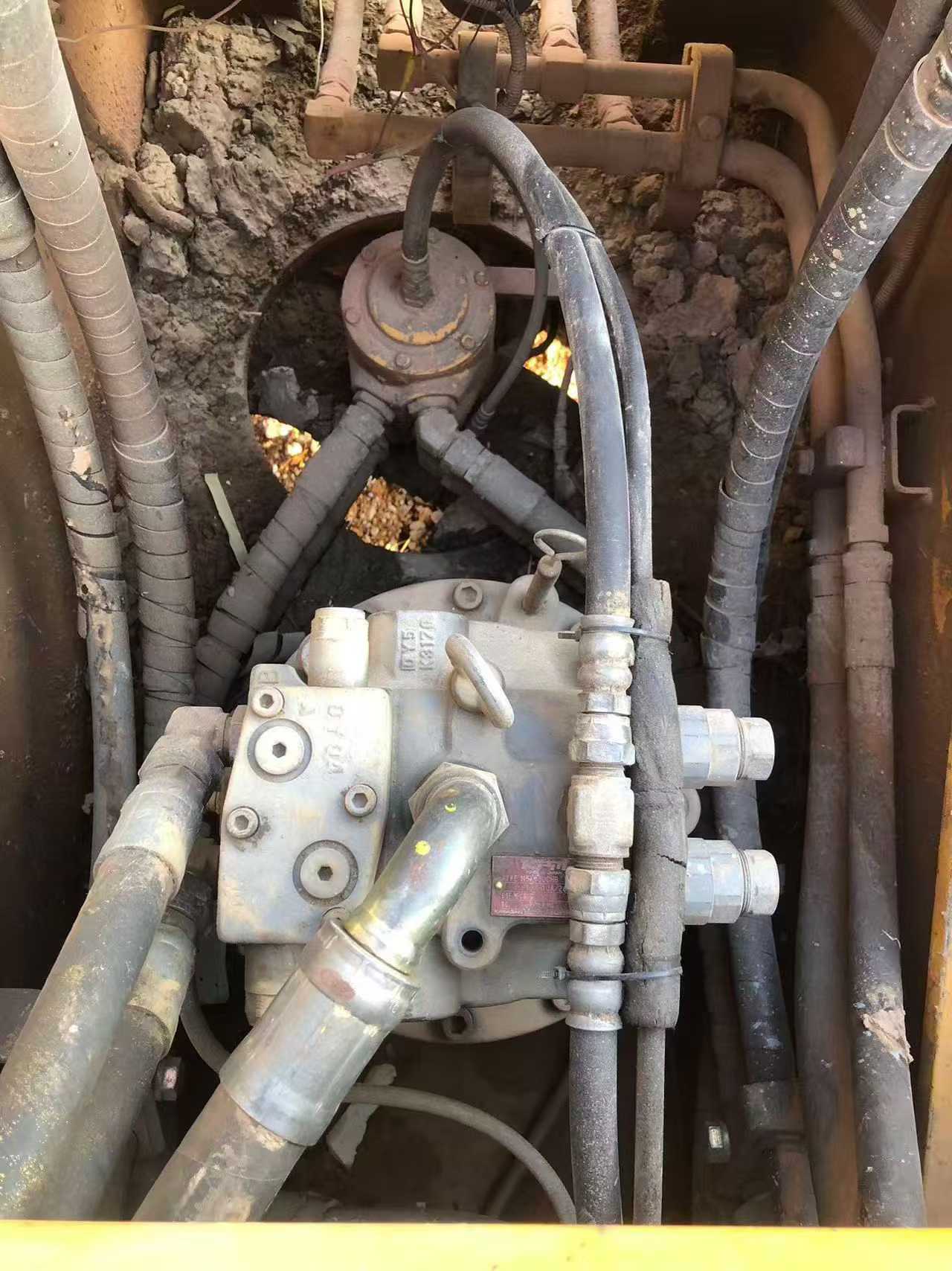 Used Kato HD820 Excavator 2012 Model / 8