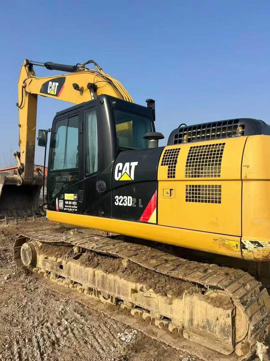Used Caterpillar 323D2L Excavator 2016 Model / 9