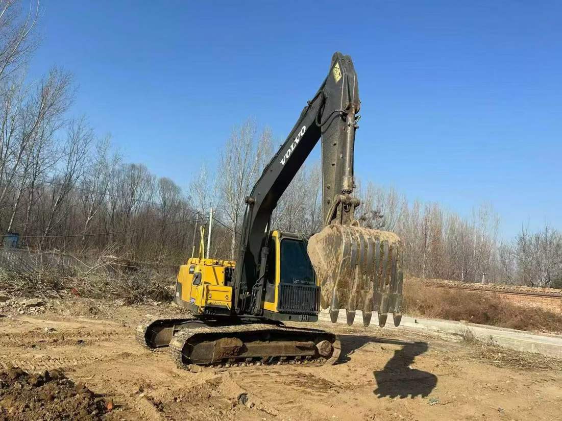 Used Volvo EC140DL Excavator 2016 Model / 4