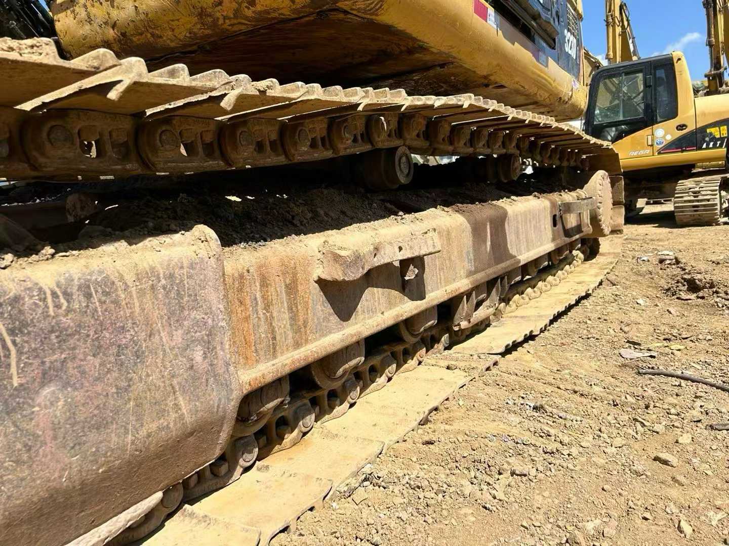 Used Caterpillar 323DL Excavator 2013 Model / 8