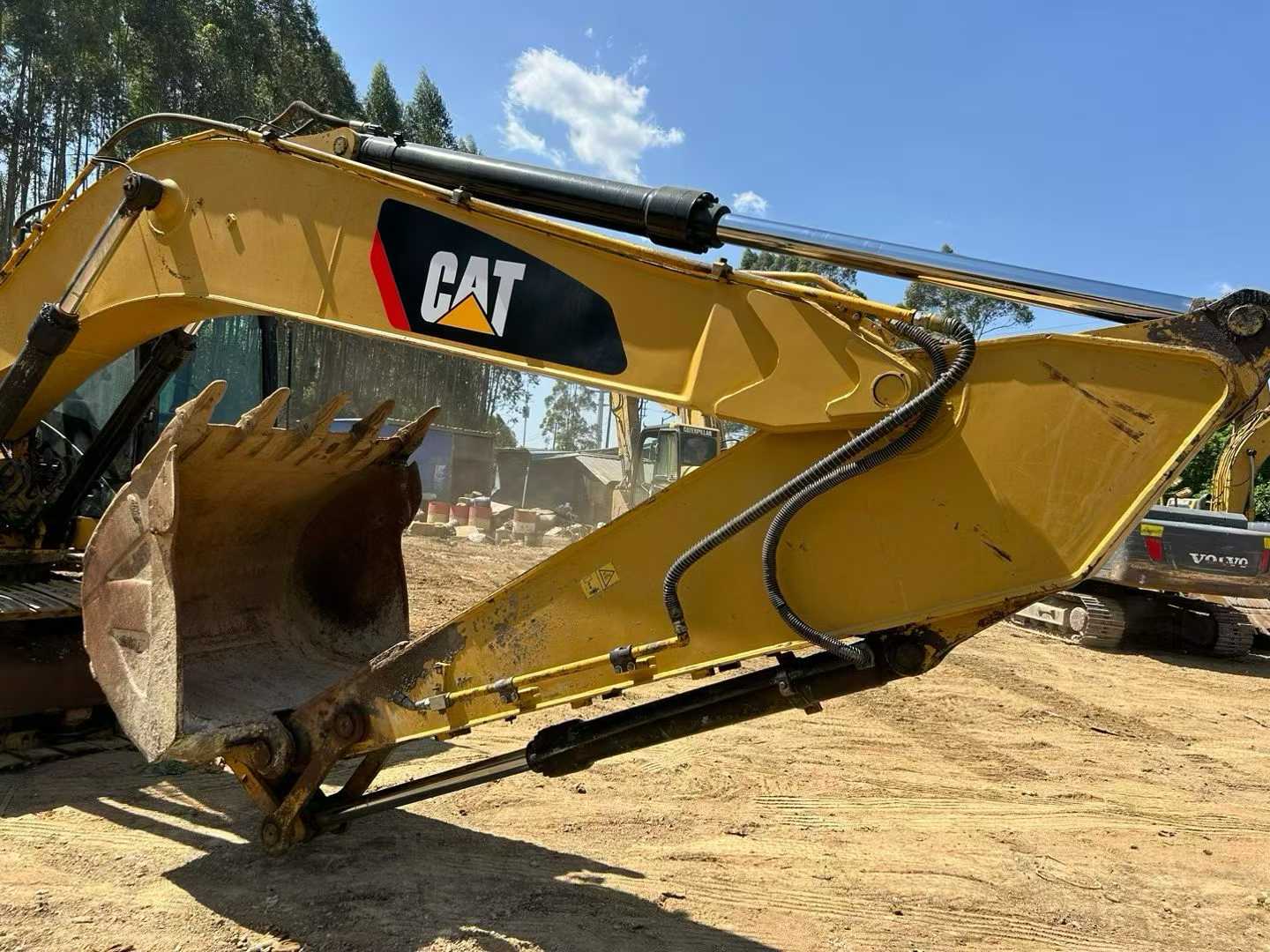 Used Caterpillar 323DL Excavator 2013 Model / 2