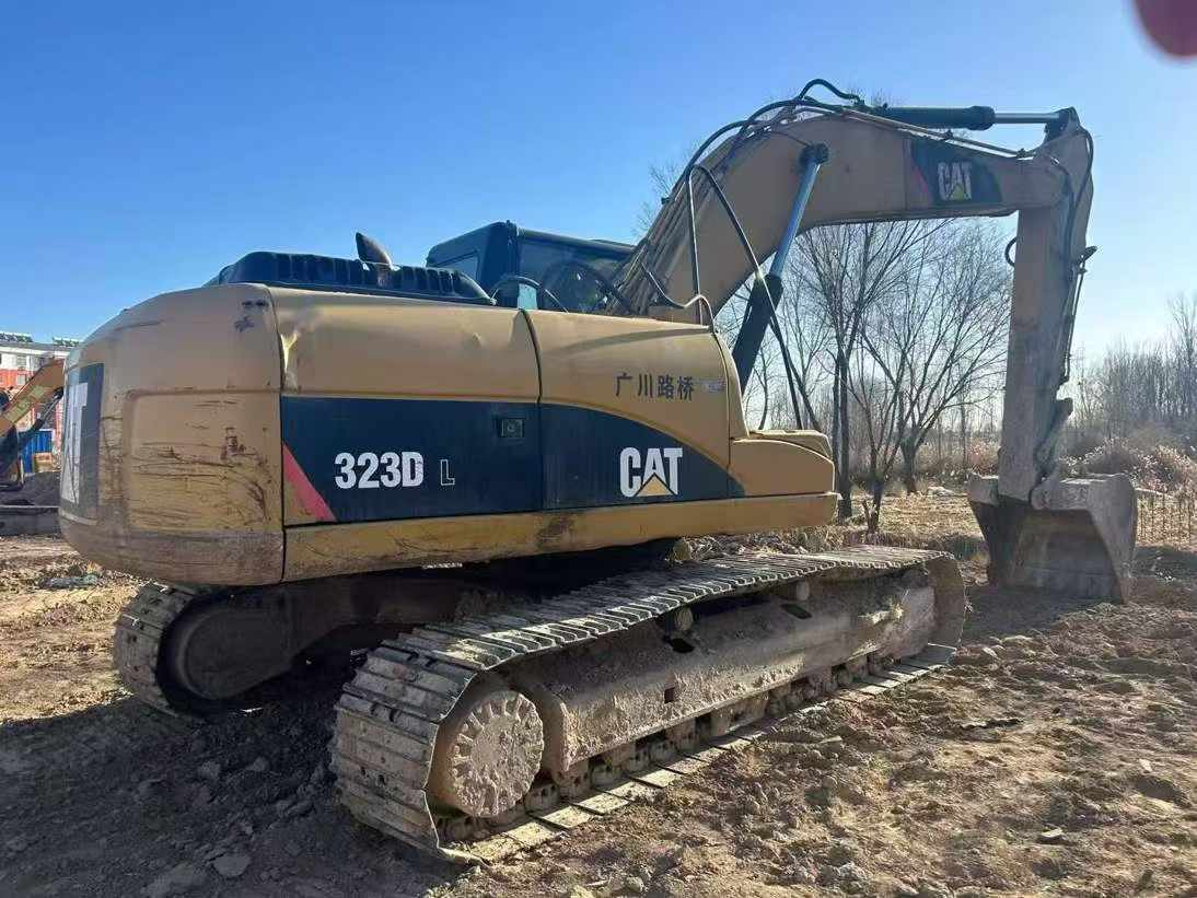 Used Caterpillar 323 Excavator 2011 Model / 3