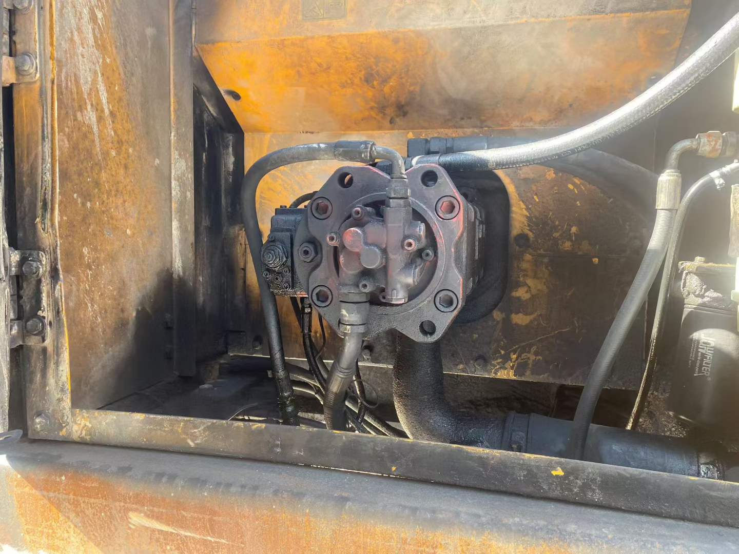 Used Hyundai R215-7 Excavator 2010 Model / 8