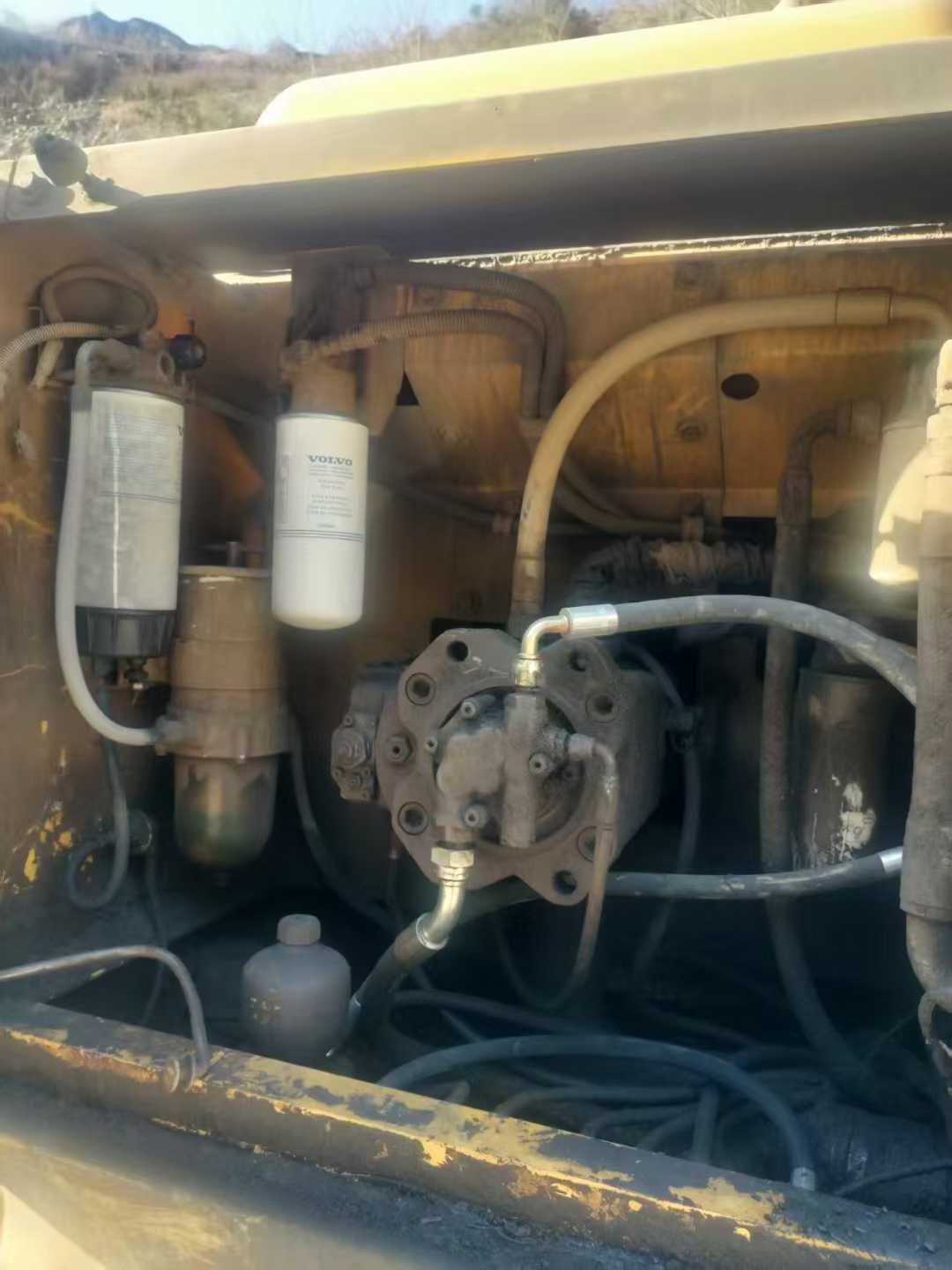 Used Volvo EC210B Excavator 2012 Model / 8