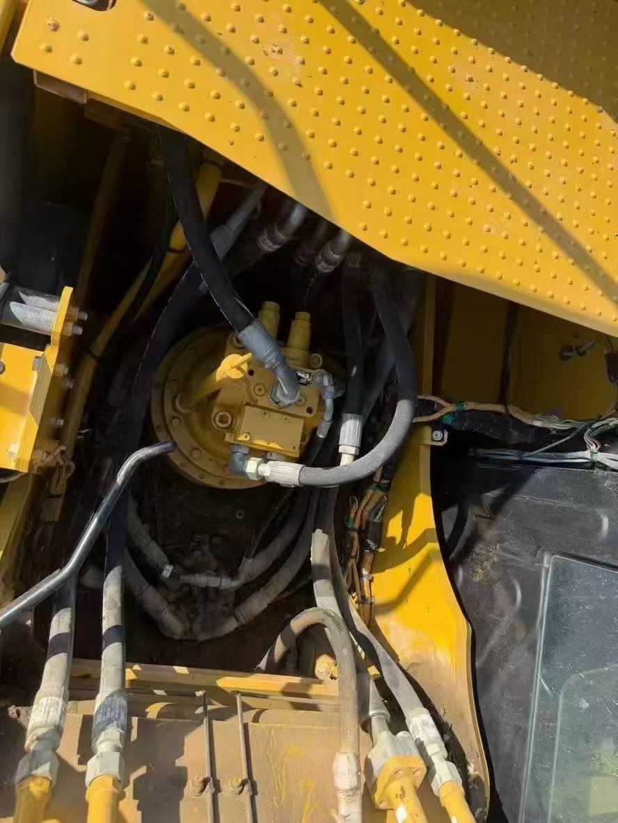 Used Caterpillar 323 Excavator 2020 Model / 8