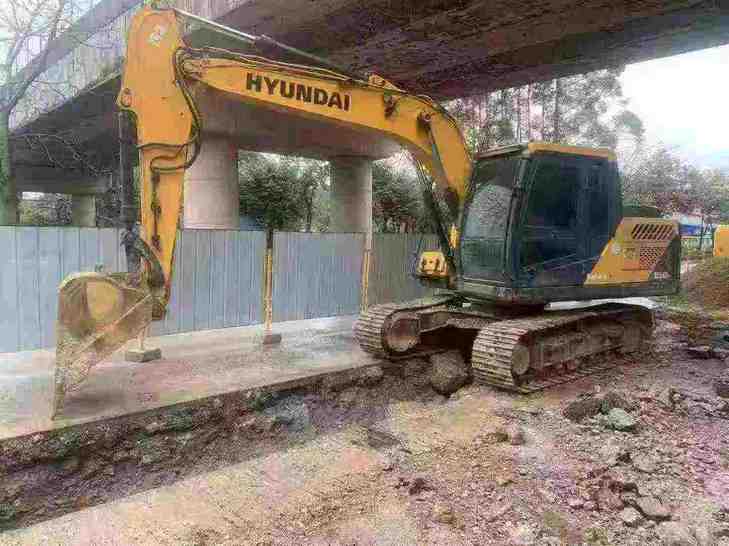 Buy Hyundai 130LVS Used Excavator / 1