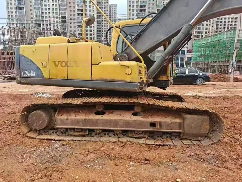 Used Volvo EW210C Excavator 2015 Model / 2