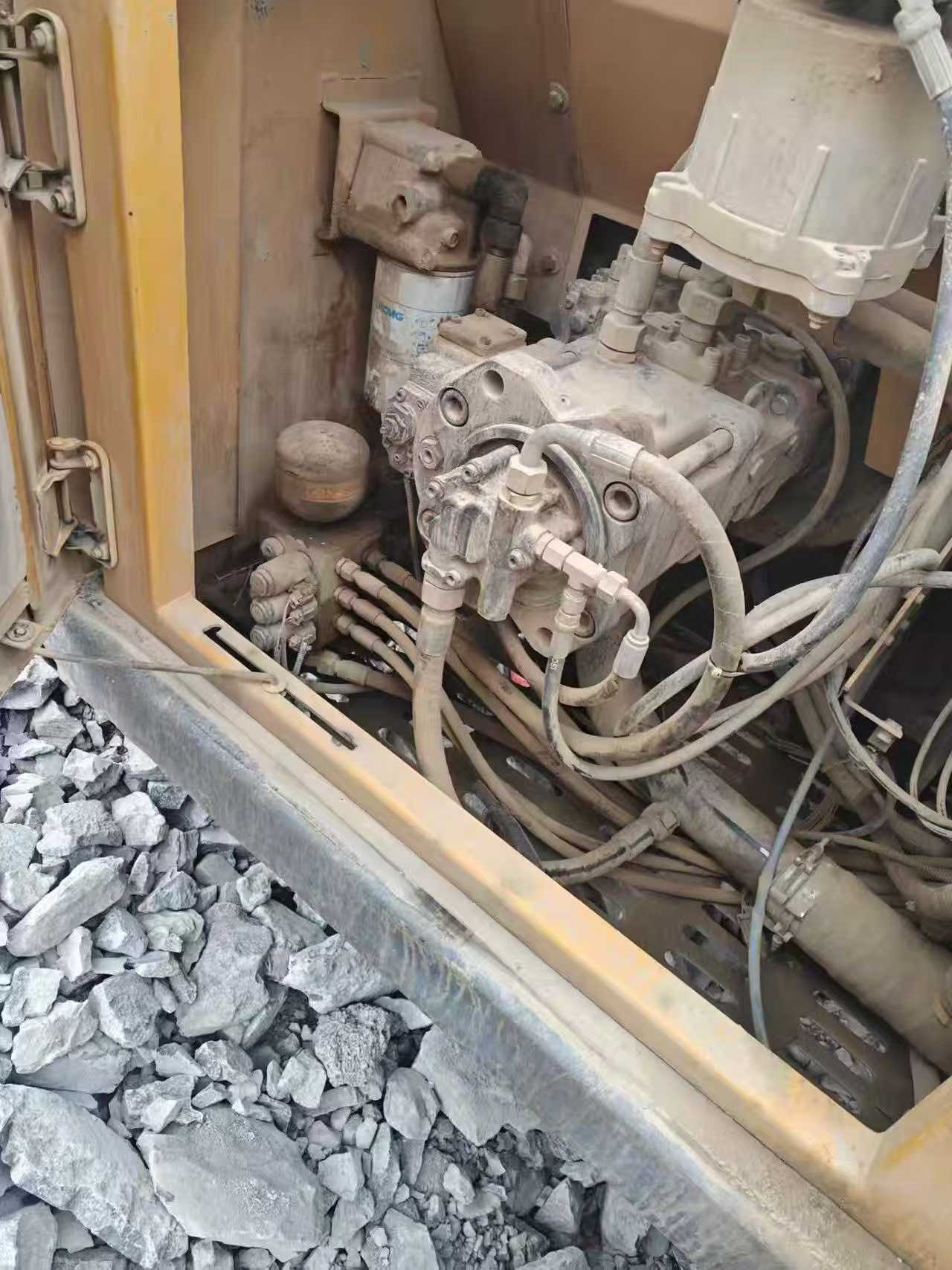 Used XCMG XE215 Excavator 2015 Model / 3