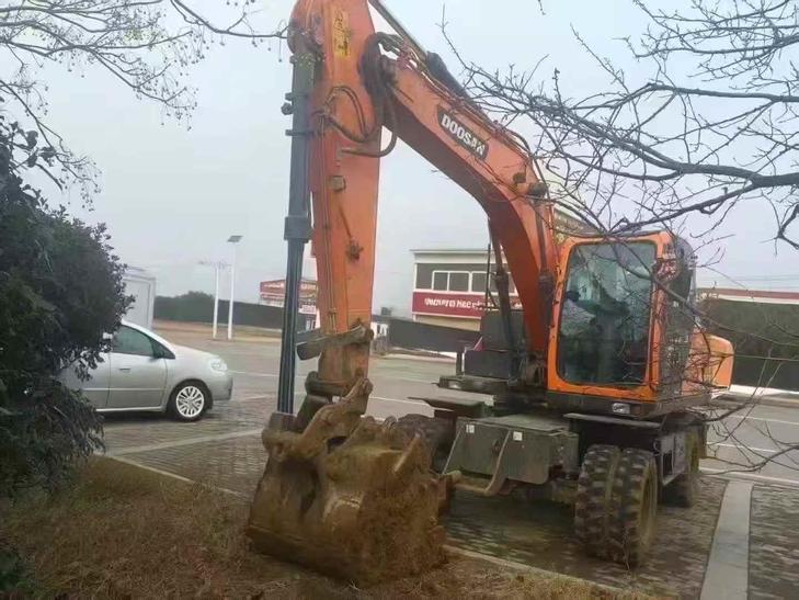 Buy Doosan DL300 Used Excavator / 1