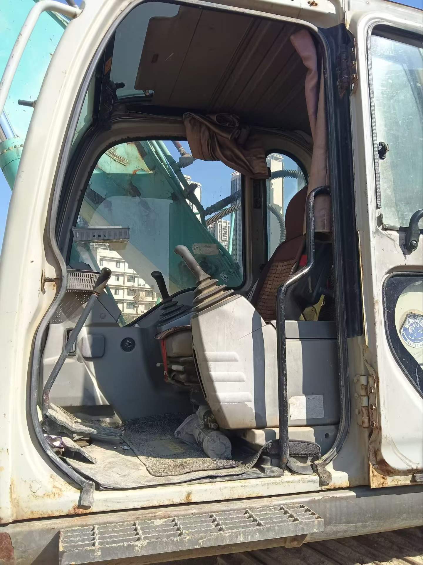 Used Kobelco SK200-6E Excavator 2016 Model / 4