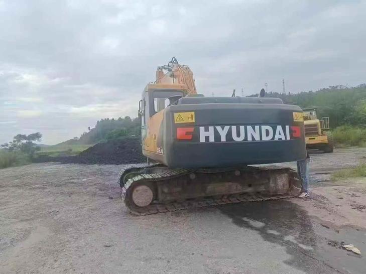 Buy Hyundai R215VSN Used Excavator / 1