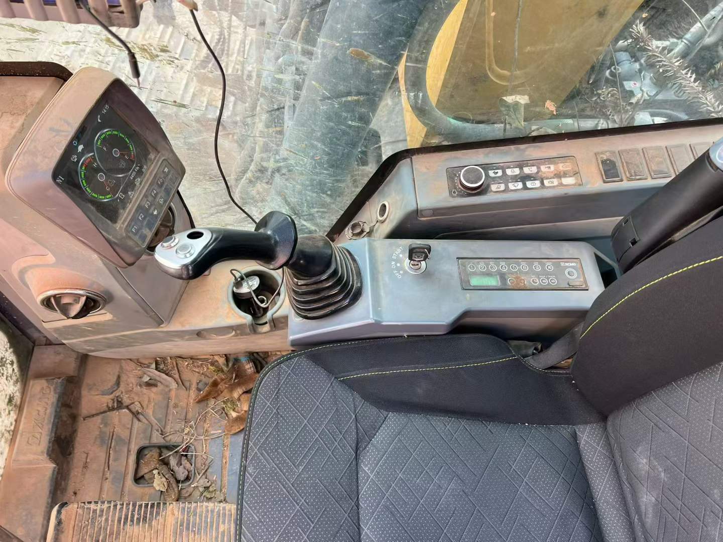 Used XCMG XE135B Excavator 2016 Model / 4