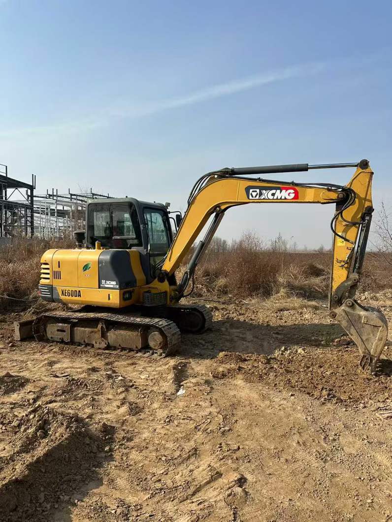 Used XCMG XE60 Excavator 2016 Model / 4