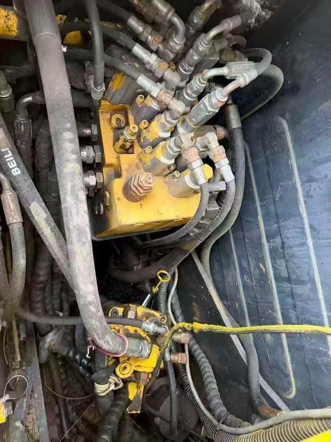 Compre Escavadeira Hyundai R80WM/WH Usada / 4