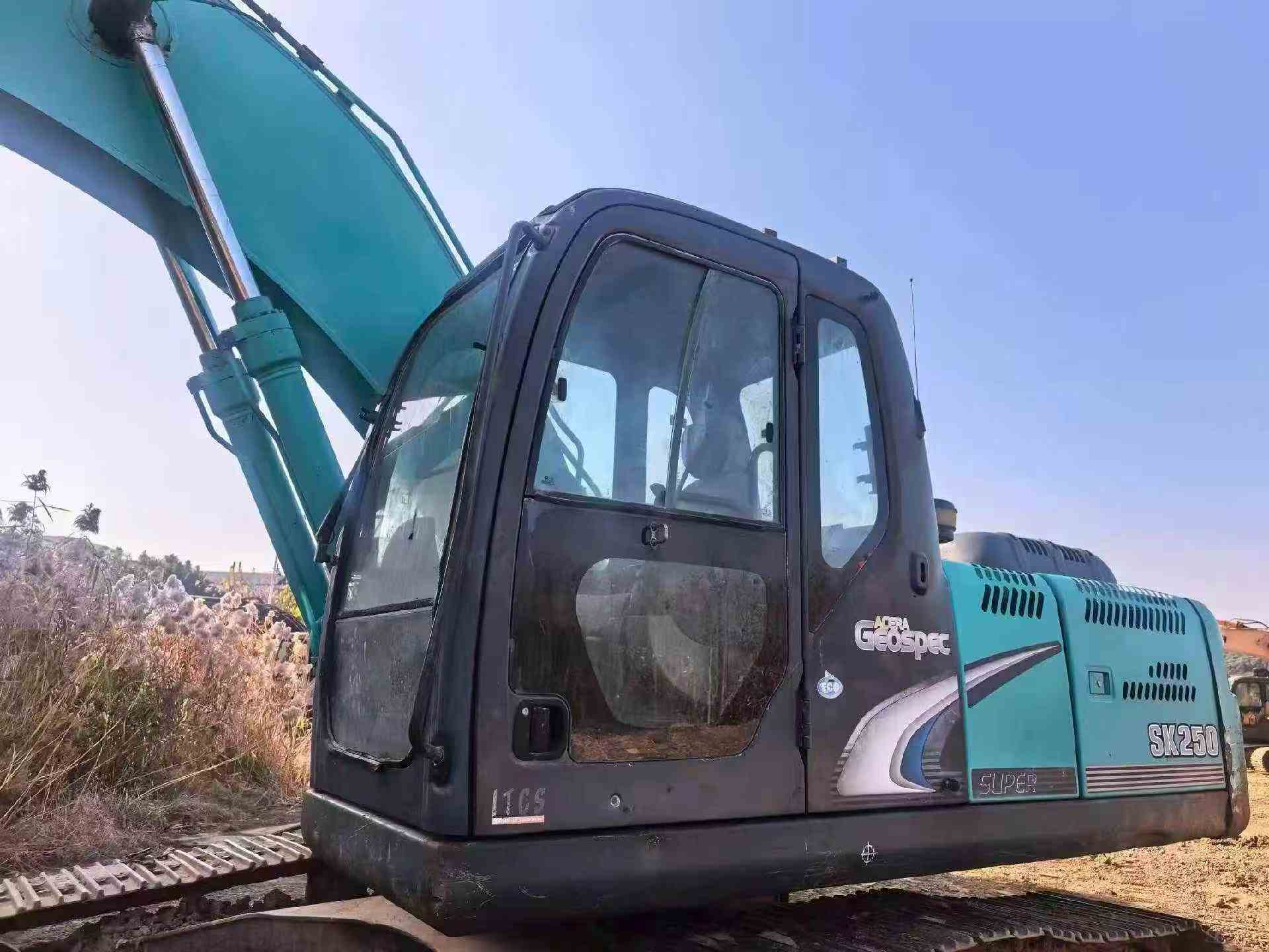 Used Kobelco SK210LC Excavator 2014 Model / 7